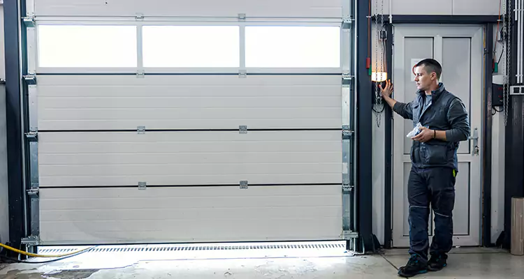 Modern Overhead Door Repair in West Lealman, FL