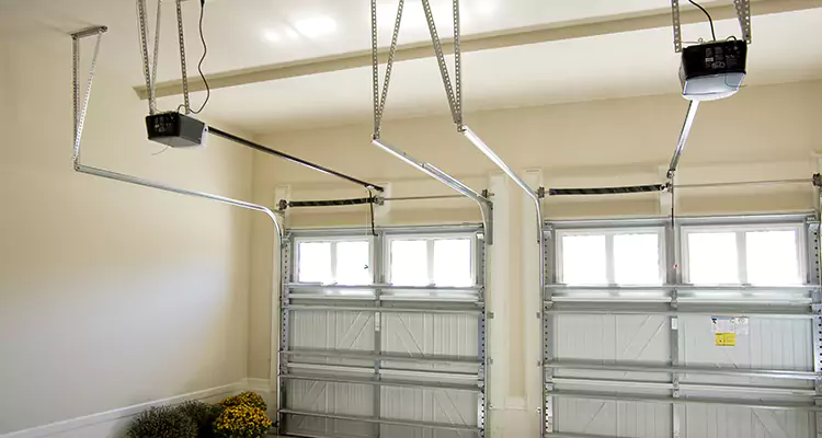 Residential Emergency Garage Door Repair in West Lealman, FL