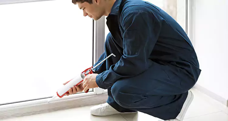 Window Glass Caulk Repair in West Lealman, FL